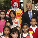 mcdonalds premia a 352 niños